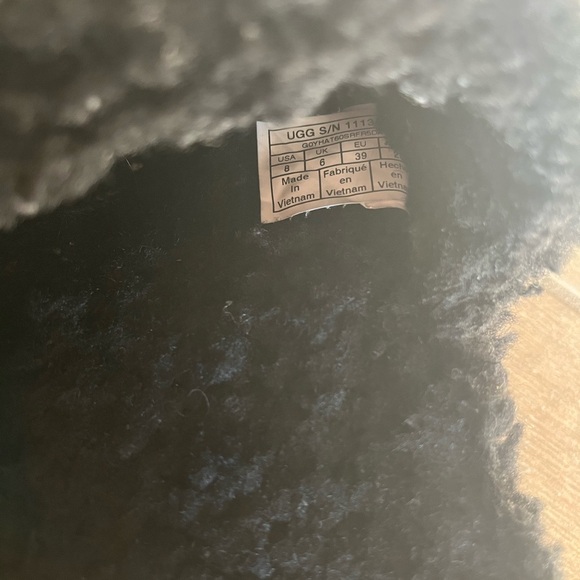 UGG Fluffita Black slides - Picture 5 of 6